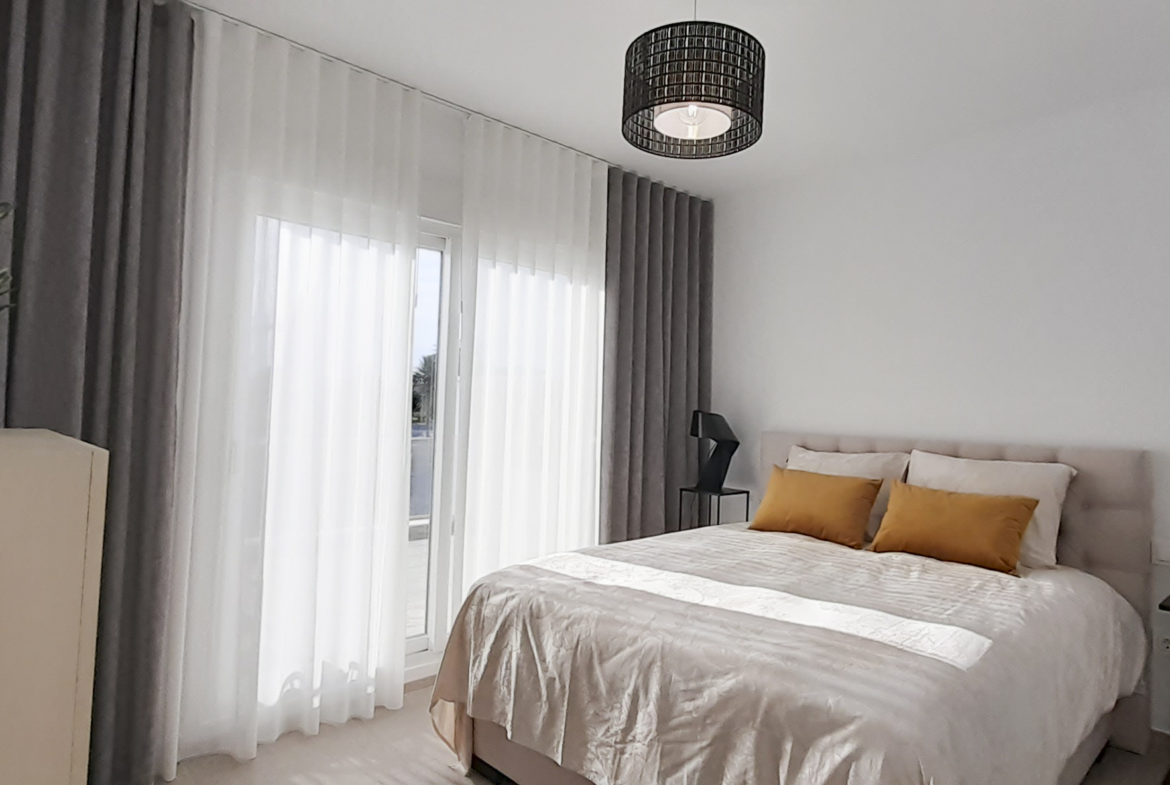 dom z basenem, Hiszpania, sypialnia