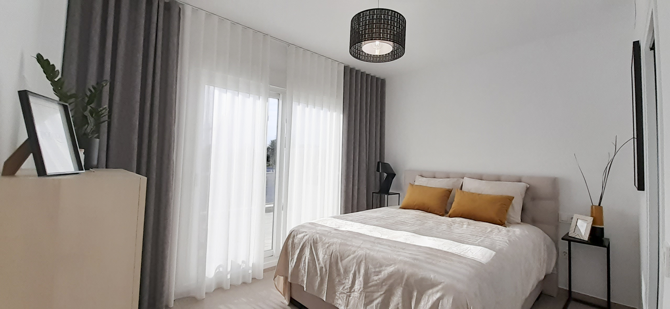 dom z basenem, Hiszpania, sypialnia