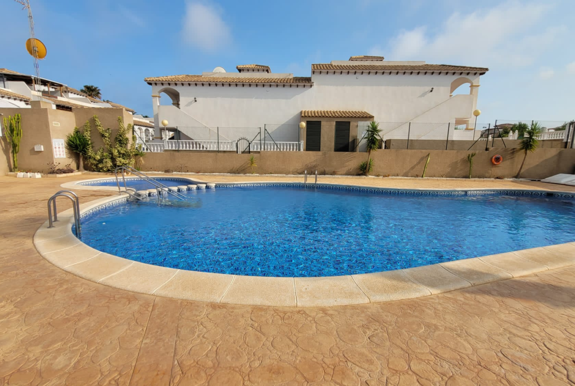 36 Hiszpania, Duplex na zamkniętym osiedlu z basenem