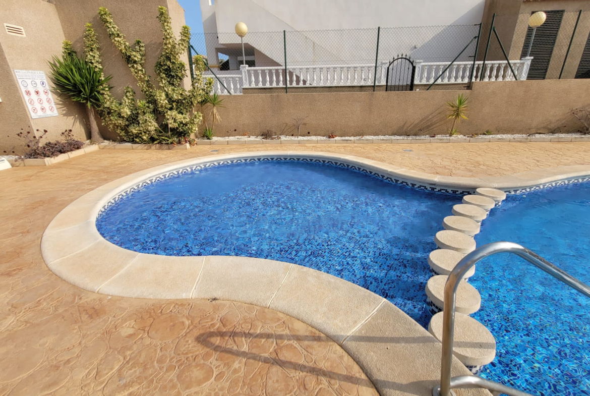 37 Hiszpania, Duplex na zamkniętym osiedlu z basenem