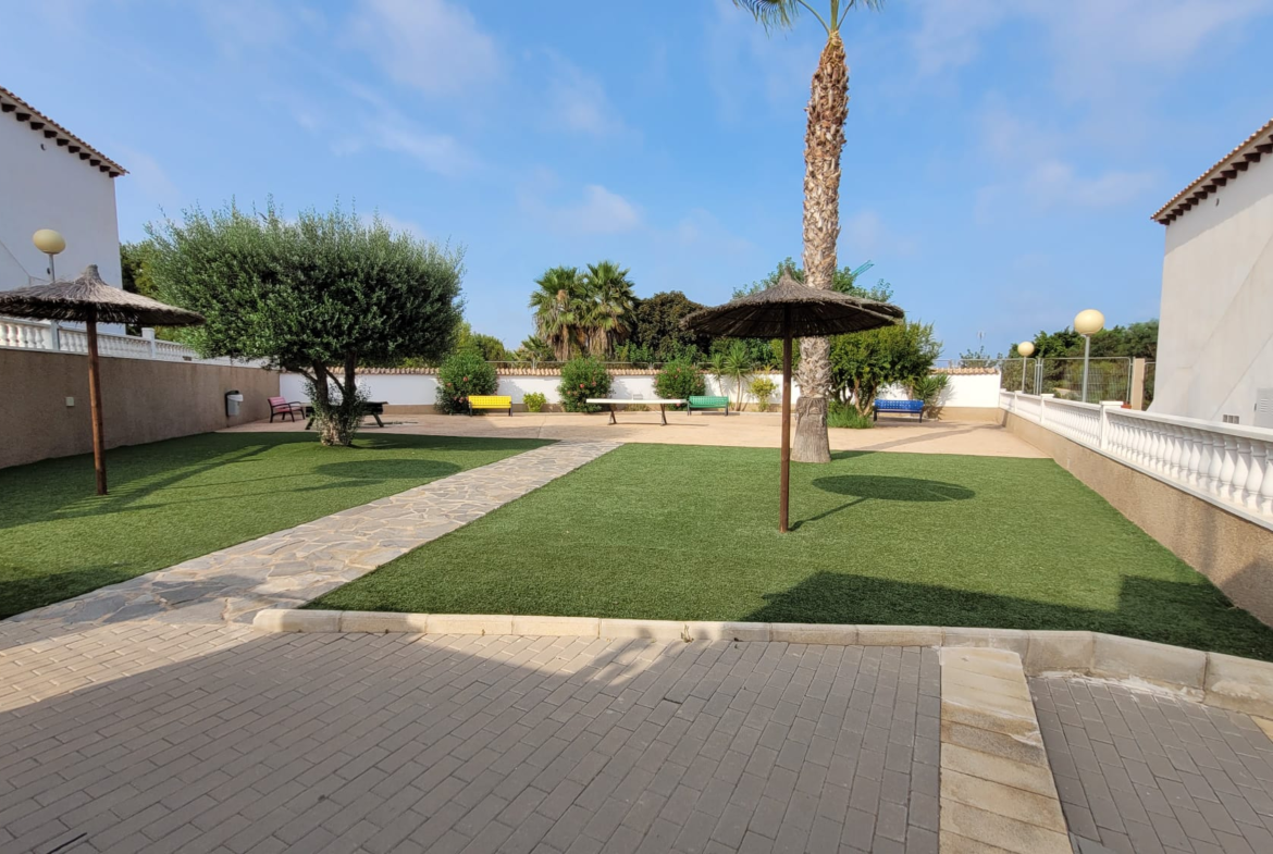 38 Hiszpania, Duplex na zamkniętym osiedlu z basenem