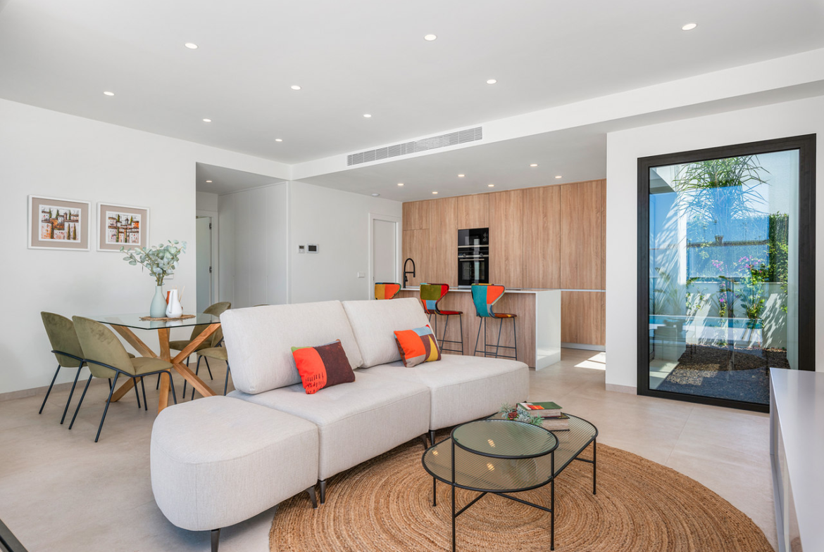 5 Nowa willa z basenem nad morzem w Hiszpanii