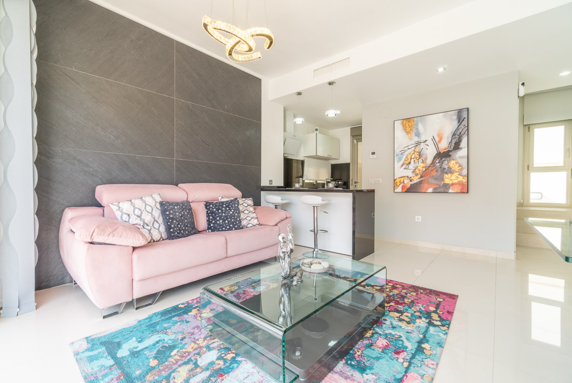 10 Nowoczesna willa z basenem w El Galan