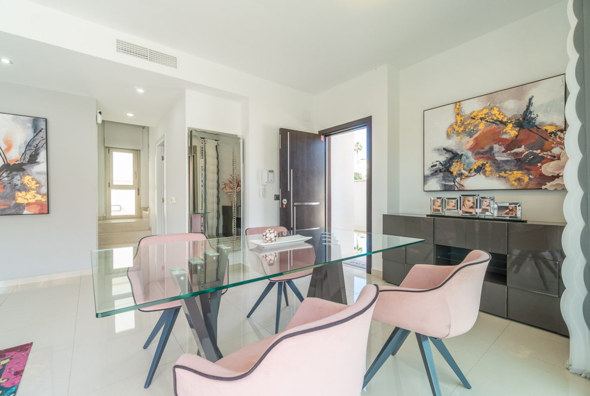 11 Nowoczesna willa z basenem w El Galan