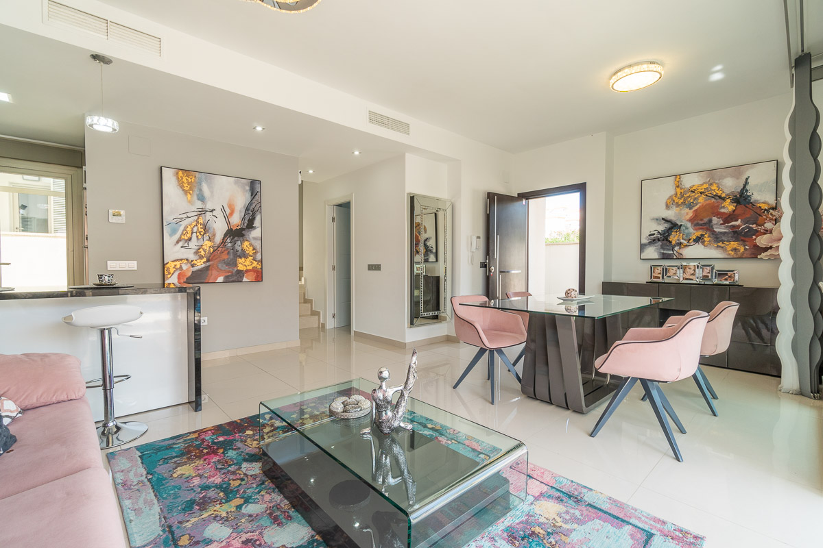 12 Nowoczesna willa z basenem w El Galan