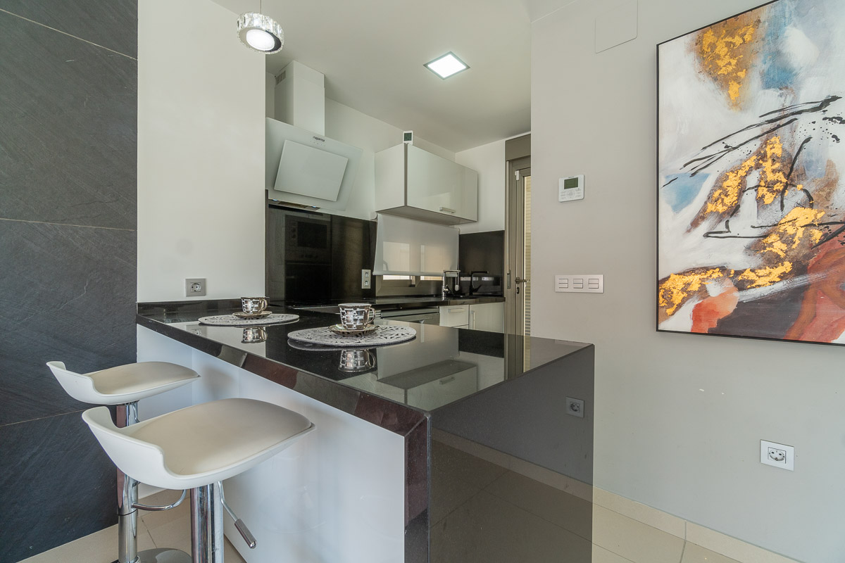 16 Nowoczesna willa z basenem w El Galan