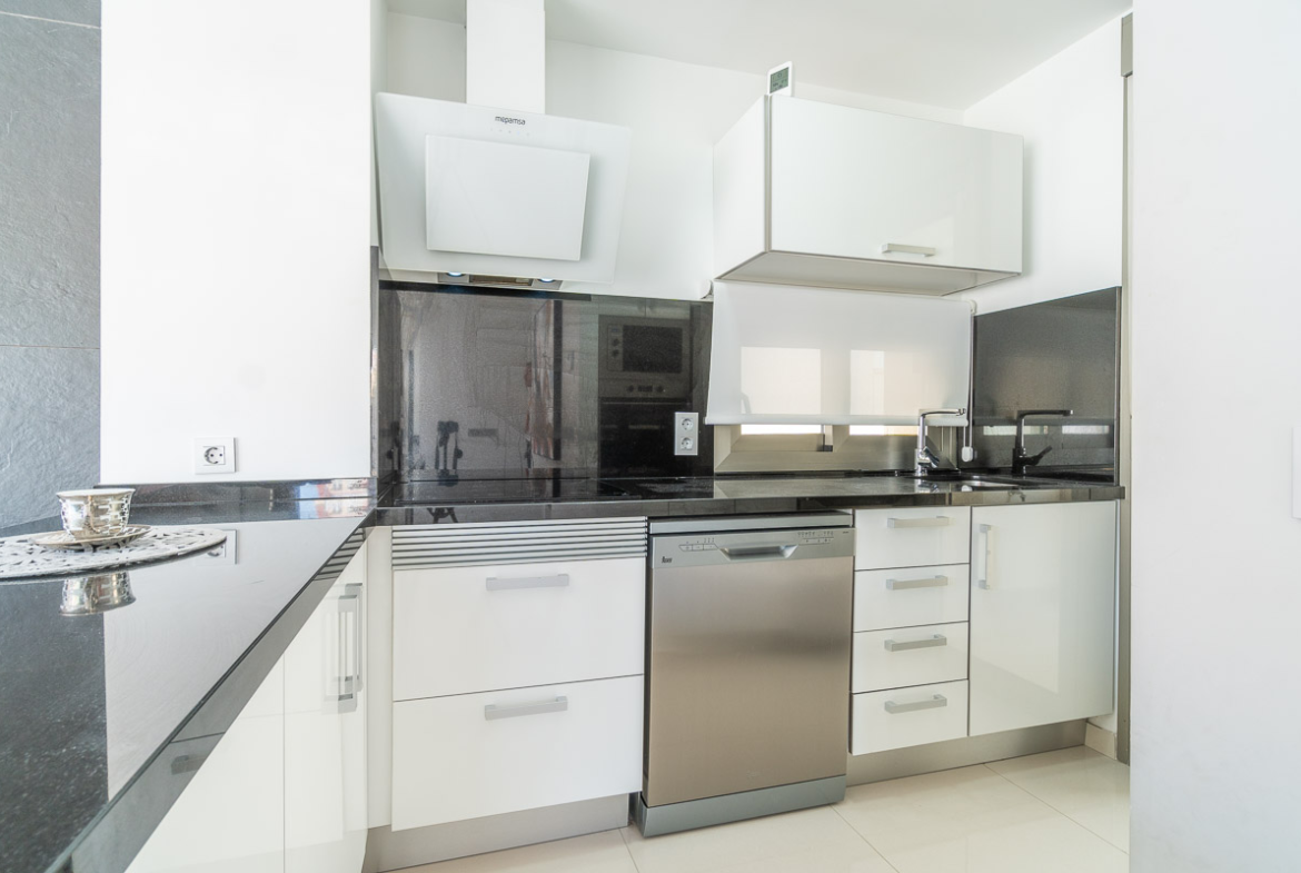 17 Nowoczesna willa z basenem w El Galan