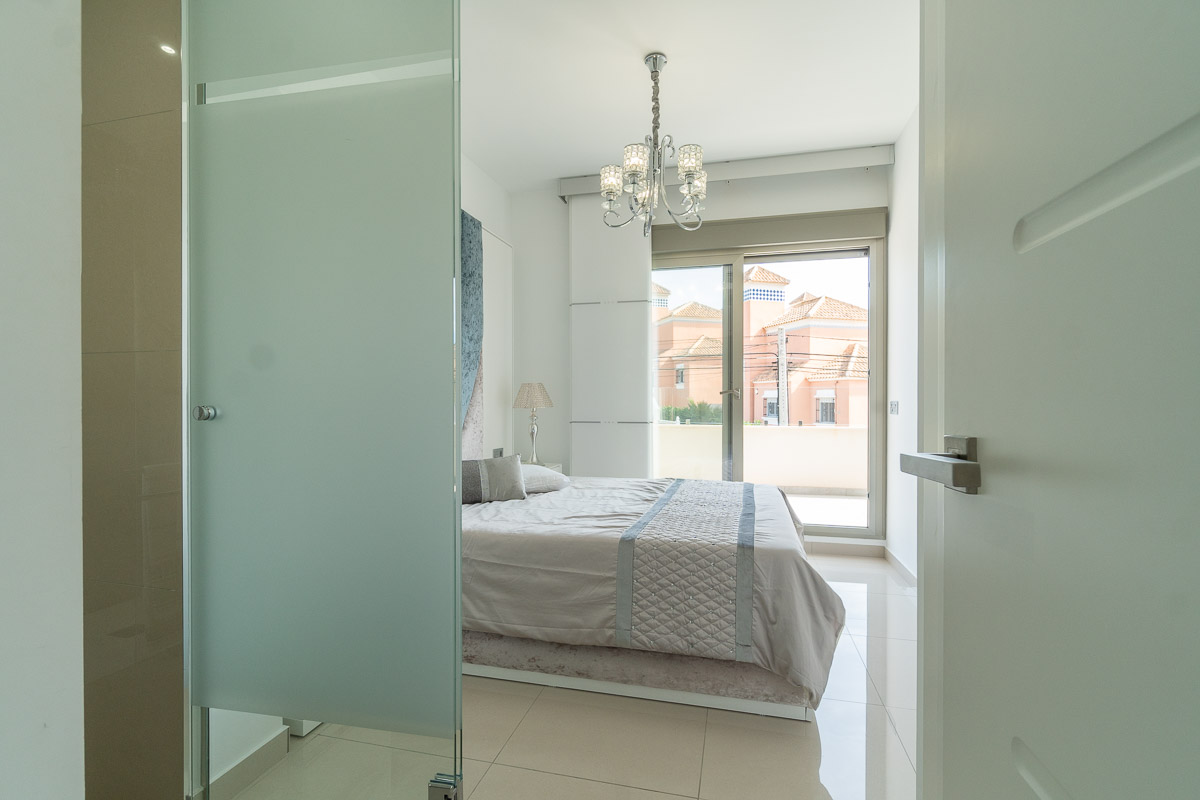 21 Nowoczesna willa z basenem w El Galan