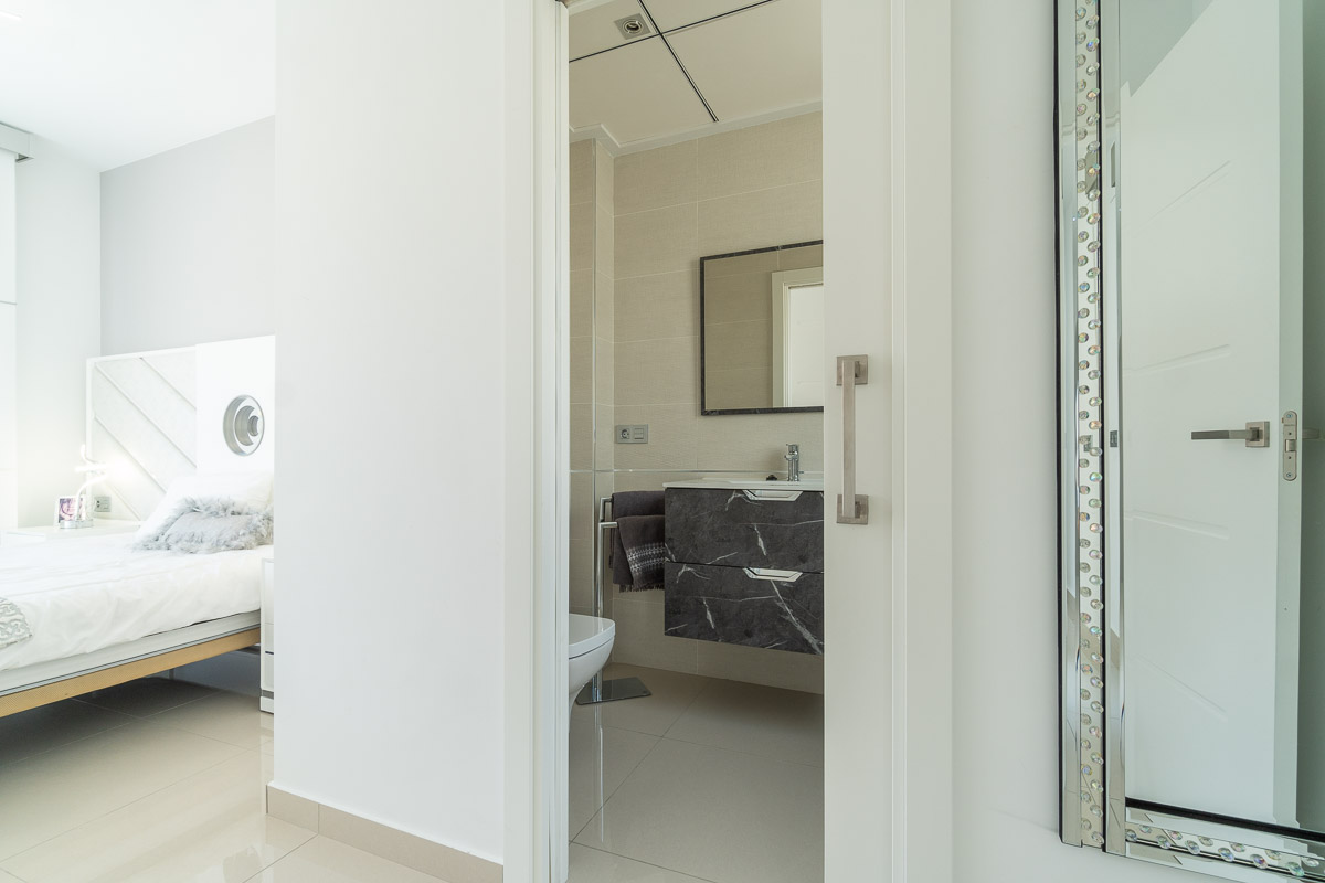 25 Nowoczesna willa z basenem w El Galan