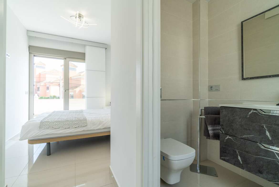 27 Nowoczesna willa z basenem w El Galan