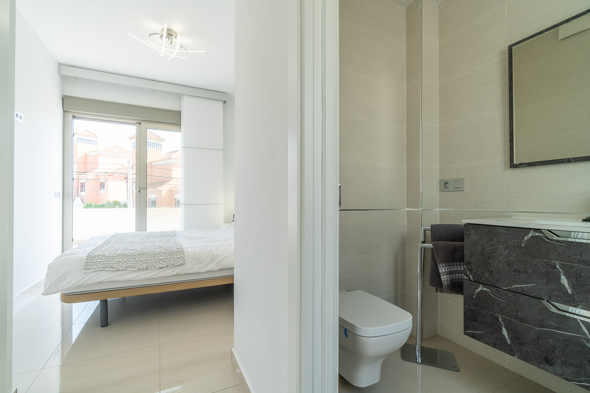 27 Nowoczesna willa z basenem w El Galan