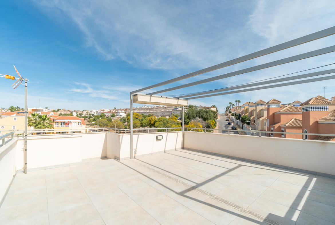 31 Nowoczesna willa z basenem w El Galan