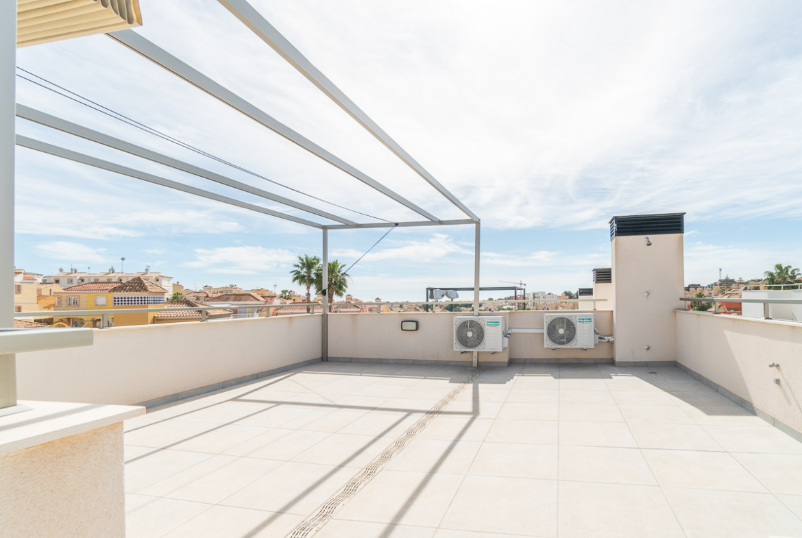 32 Nowoczesna willa z basenem w El Galan