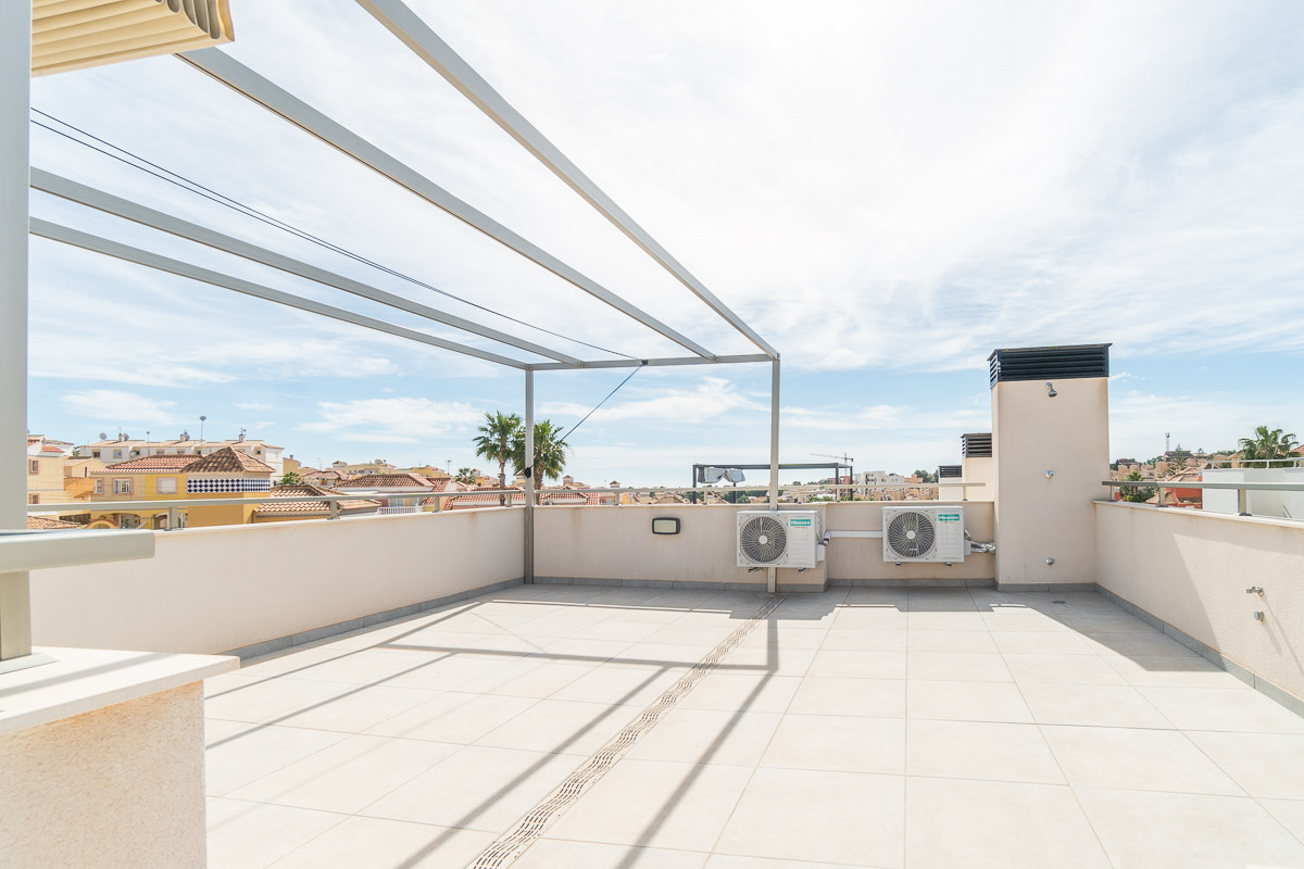 32 Nowoczesna willa z basenem w El Galan