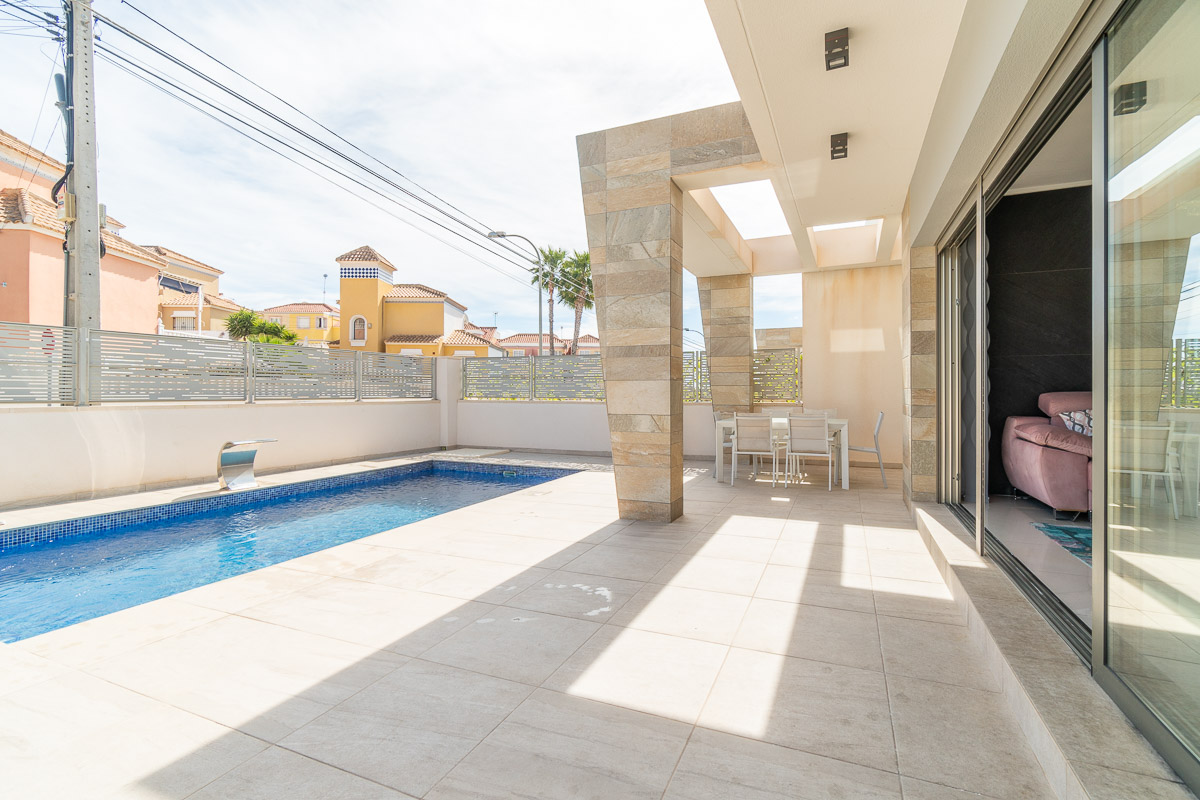 4 Nowoczesna willa z basenem w El Galan