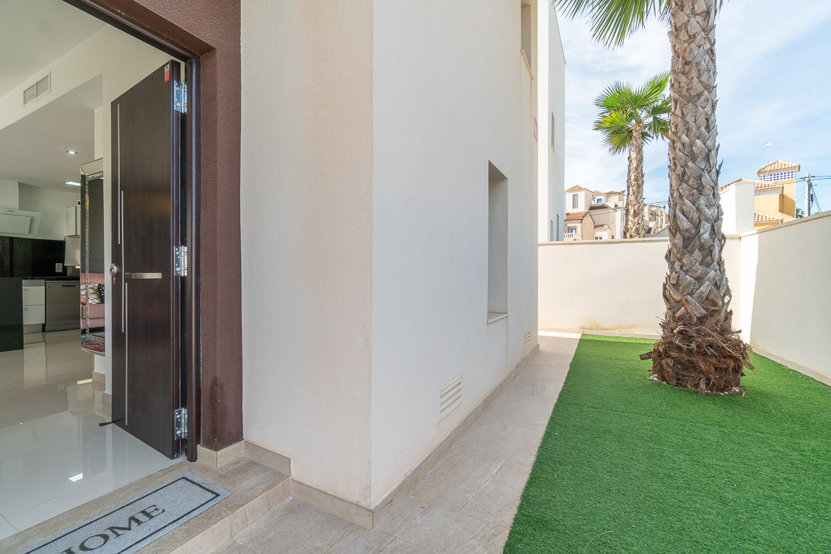 5 Nowoczesna willa z basenem w El Galan