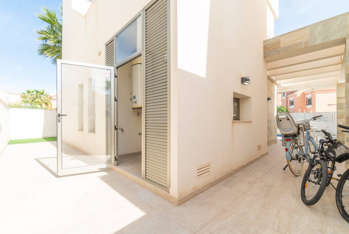 9 Nowoczesna willa z basenem w El Galan