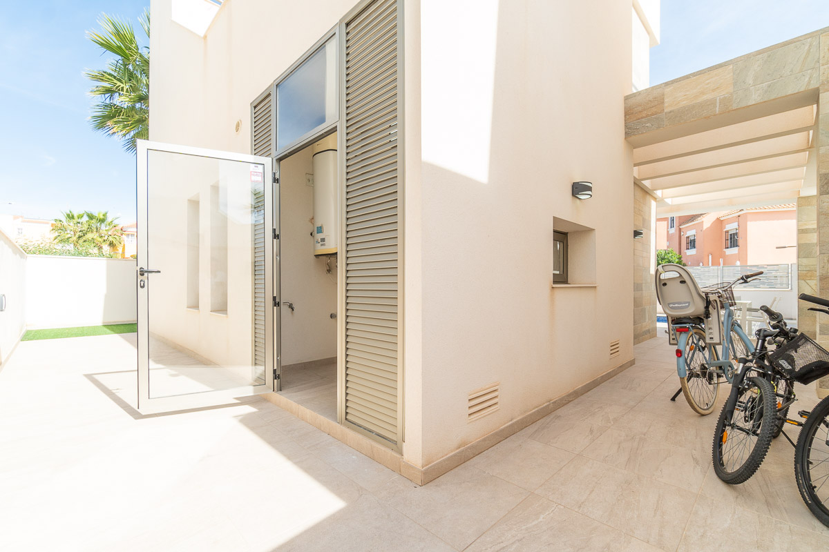 9 Nowoczesna willa z basenem w El Galan