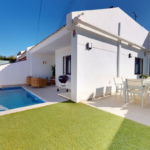 Dom z prywatnym basenem w Torre de la Horadada