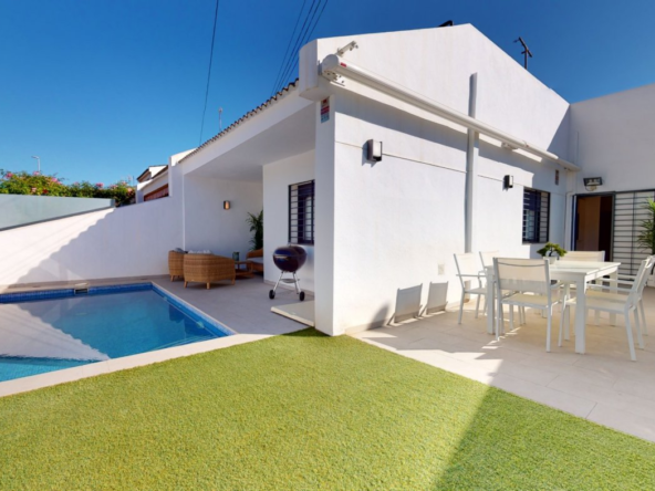 Dom z prywatnym basenem w Torre de la Horadada