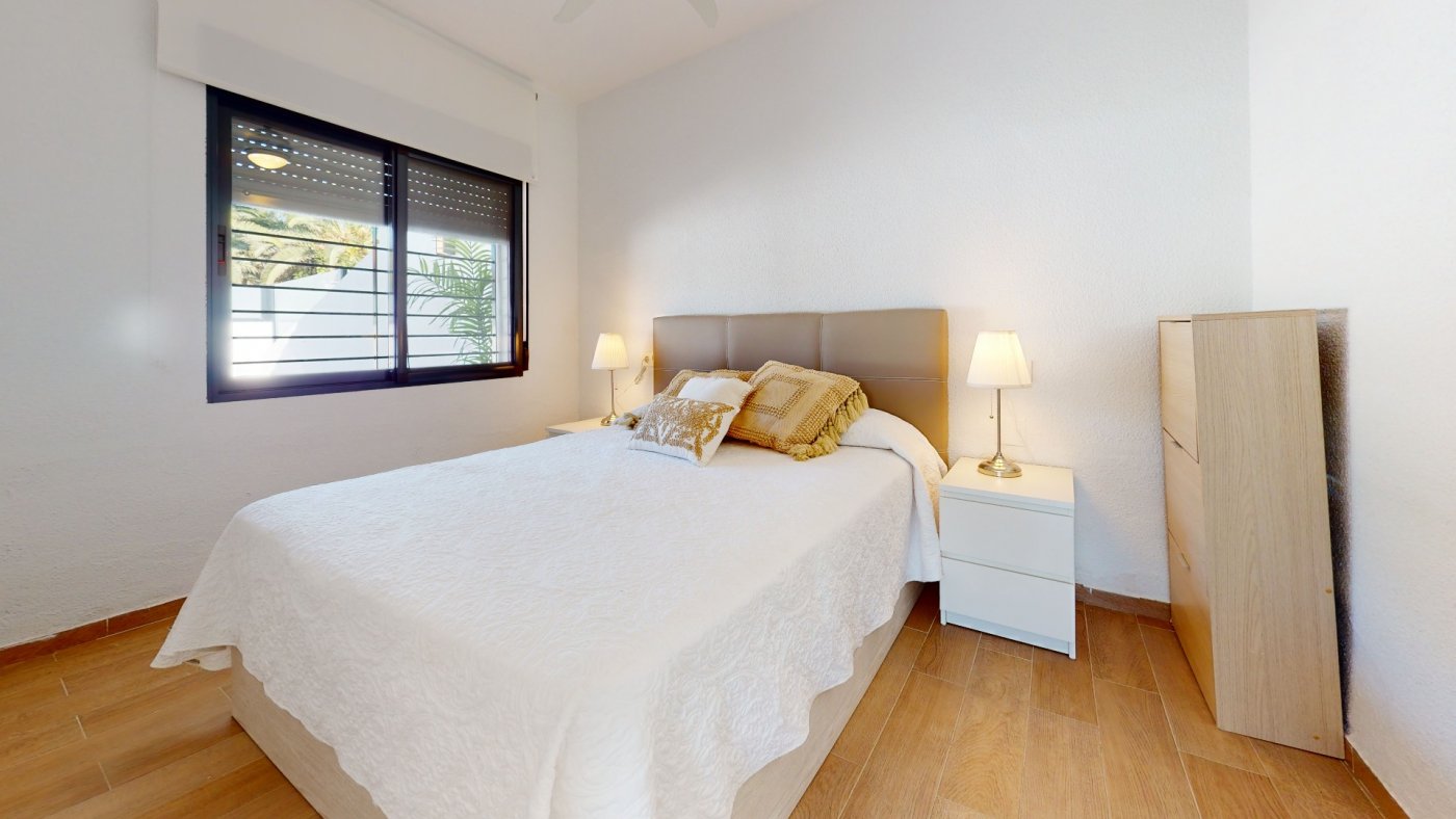 16 Dom z prywatnym basenem w Torre de la Horadada