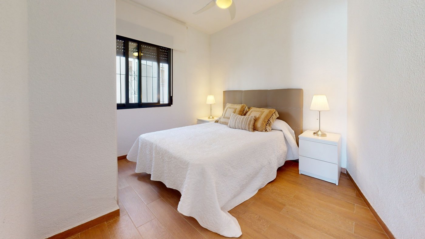 17 Dom z prywatnym basenem w Torre de la Horadada