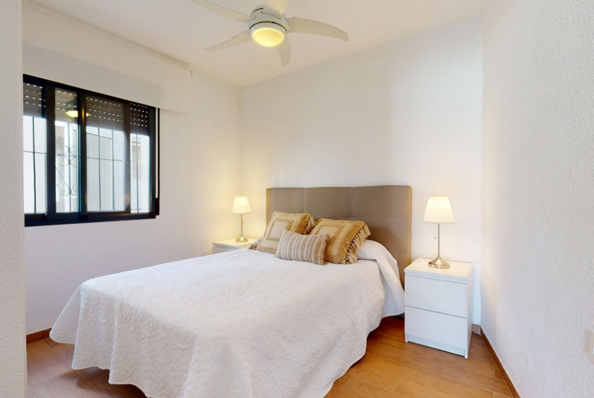 18 Dom z prywatnym basenem w Torre de la Horadada