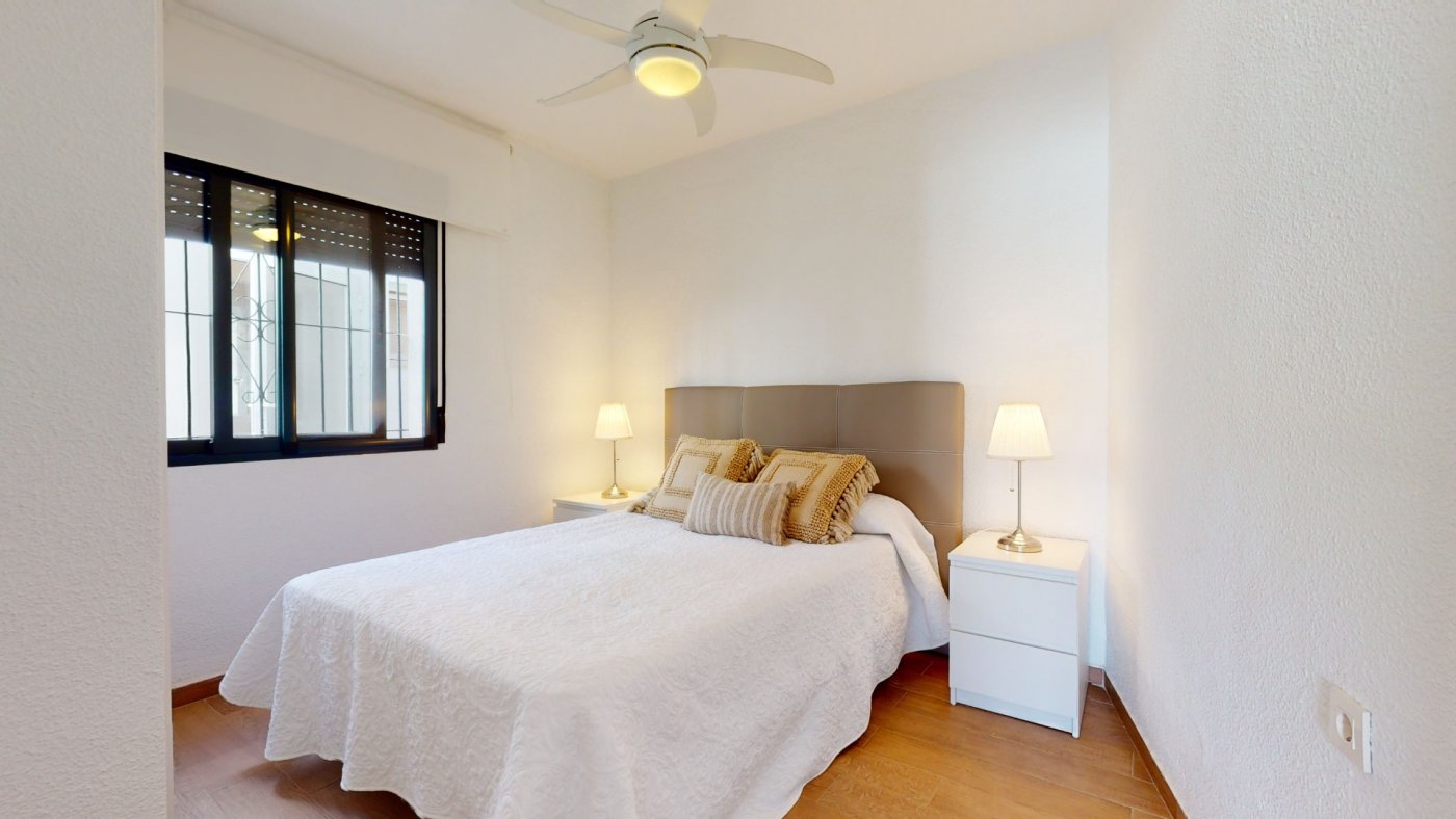 18 Dom z prywatnym basenem w Torre de la Horadada