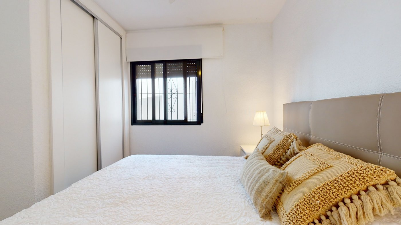 19 Dom z prywatnym basenem w Torre de la Horadada