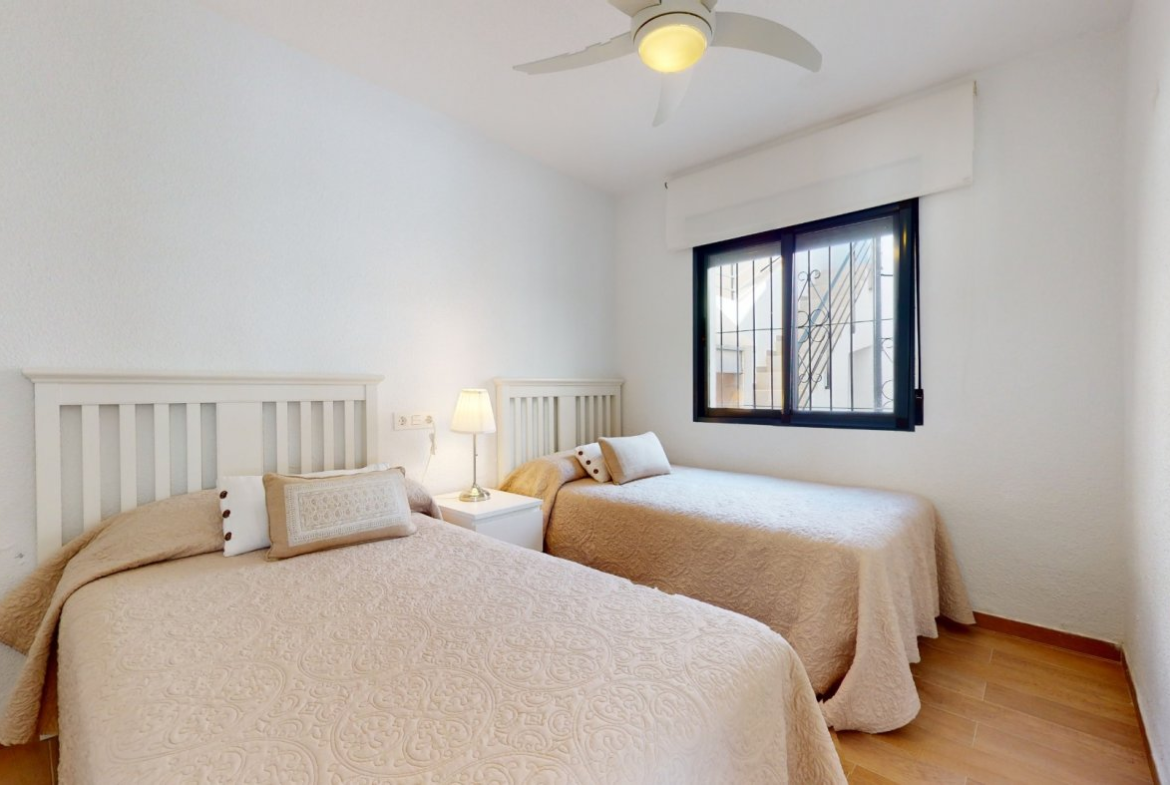 20 Dom z prywatnym basenem w Torre de la Horadada