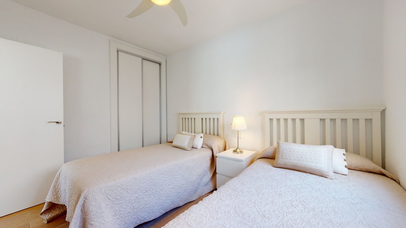 21 Dom z prywatnym basenem w Torre de la Horadada