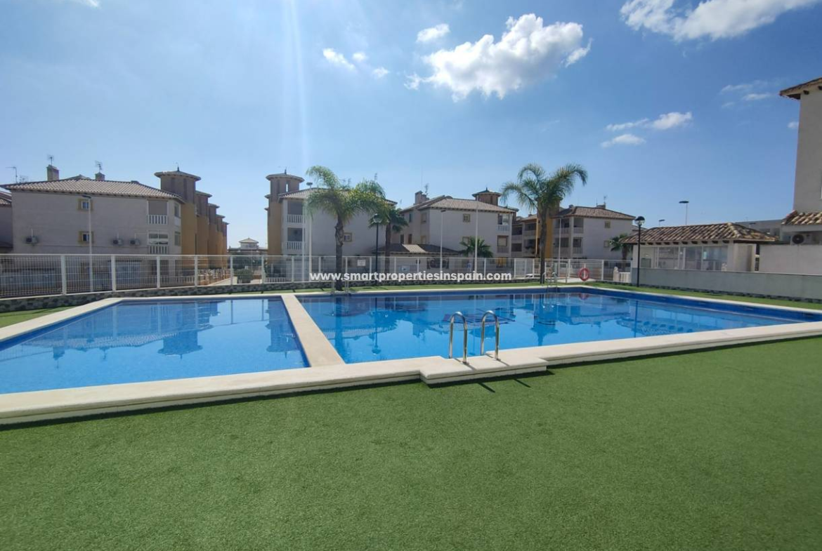 Nieruchomosci w Hiszpanii, apartament La Marina, pool