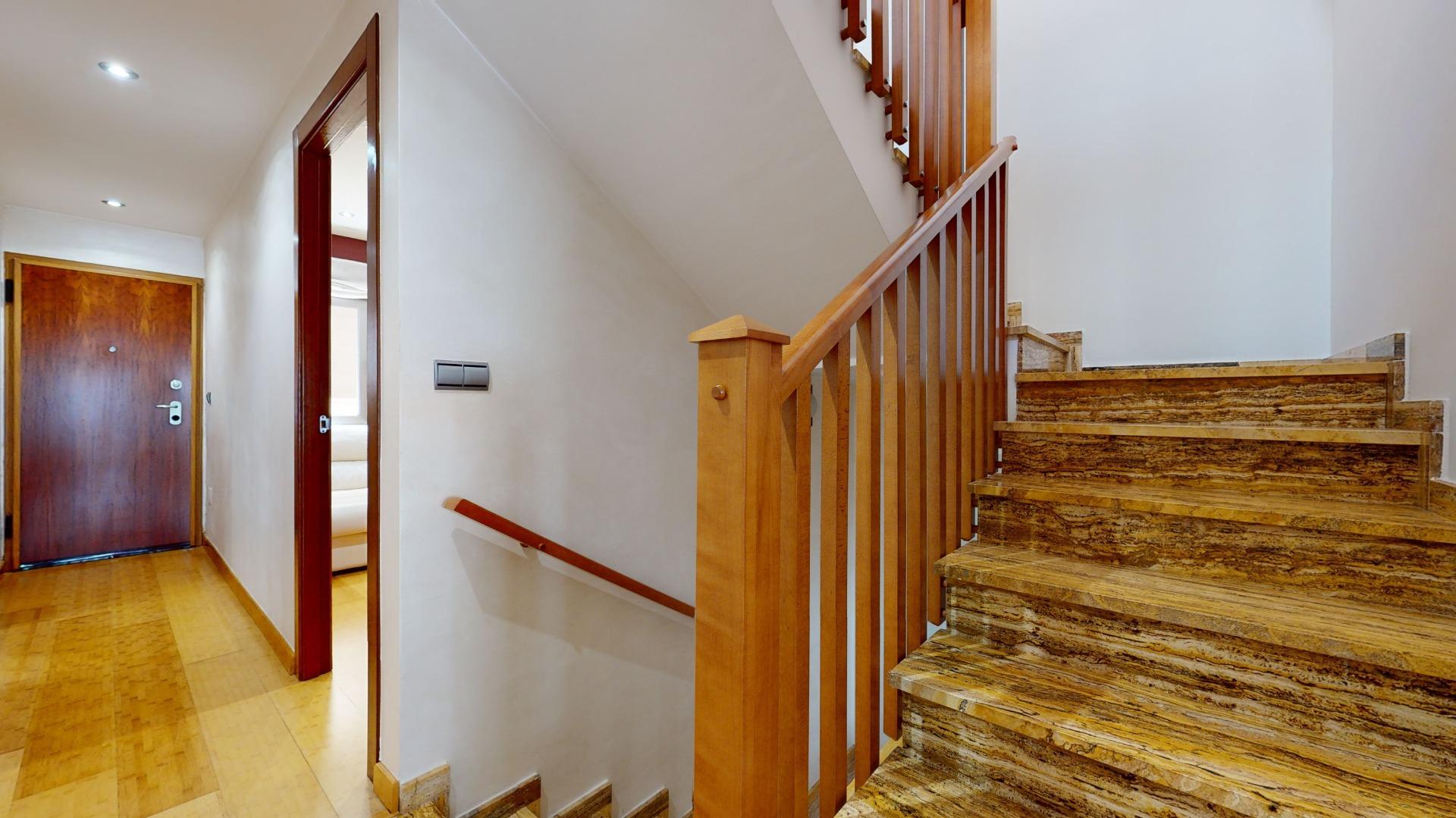 nieruchomosci, Nowoczesny duplex w Hiszpanii